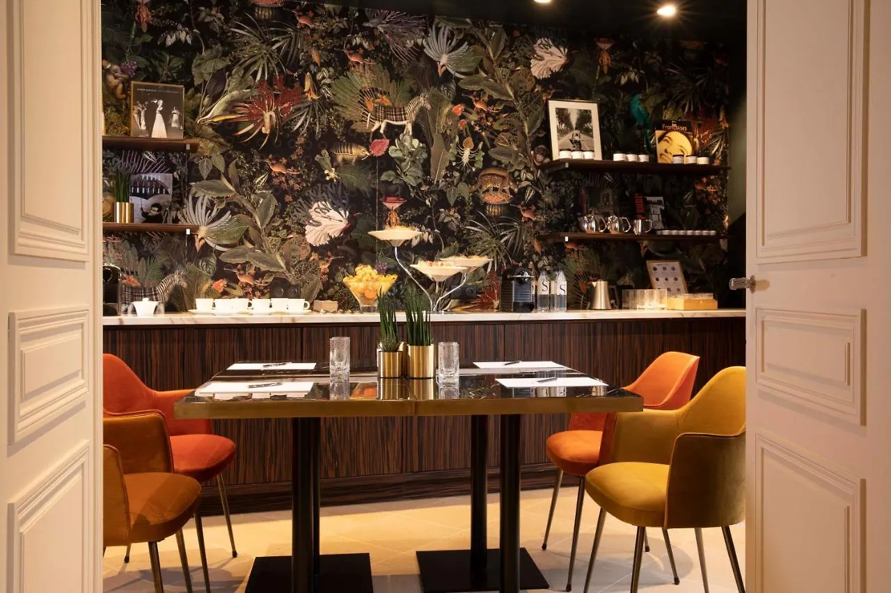 ****  Hotel Aiglon Paris France